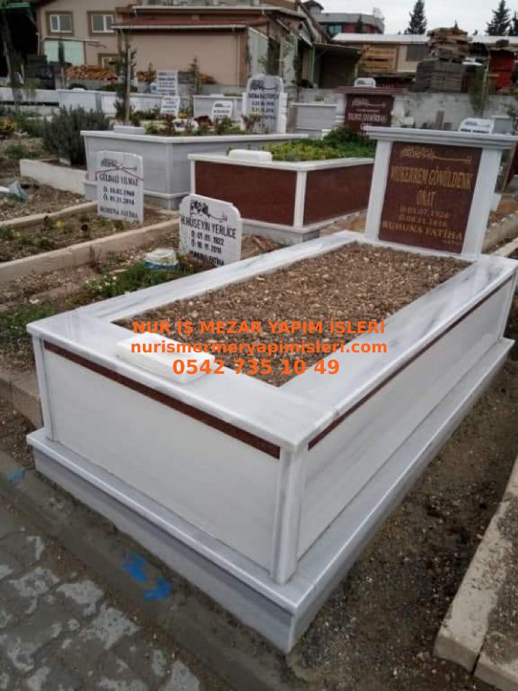 İstanbul Tek Kişilik Sütunlu Baştaşı Granit Şeritli Mezar